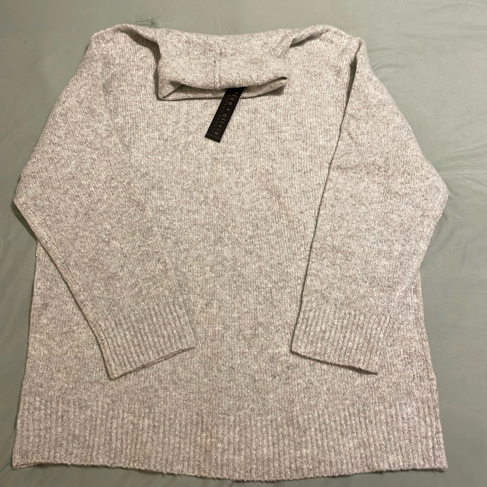 Alice + Olivia gray turtle neck sweater